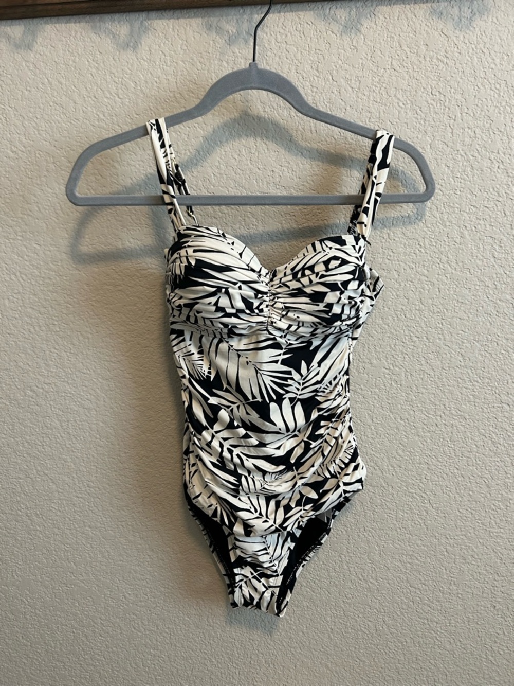 Black & White Leaf Print One-Piece Swimsuit